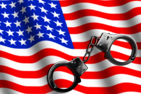 Наручники Фоне Флага Сша Понятие Преступности Соединенных Штатах Америки Высокое — стоковое фото
