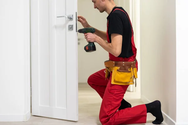 Master Adjusts Fittings Doors Plastic Door Jammed Does Work Plastic — Stock Photo, Image