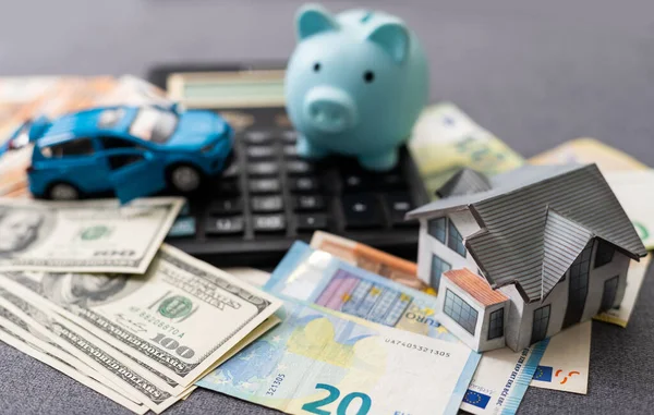 Hucha Forma Cerdo Billetes Euros Nosotros Dólares Sobre Fondo Blanco —  Fotos de Stock