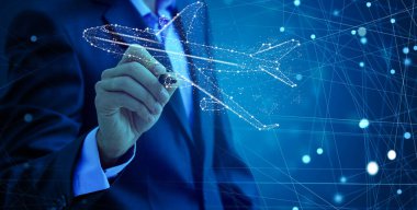 Sayısal ekranda dizüstü bilgisayarla uluslararası seyahat ve online rezervasyon kavramı ve noktalı satırlarla birbirine bağlı düzlem sembolleri.