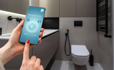 Su sızıntısı sensör alarmı, akıllı su sensörü otomatik olarak bir bobin vanasını kapatabilir.