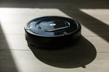 Robot vacuum cleaner, robot vacuum cleaner wipes floors, power button is on and ready to work.