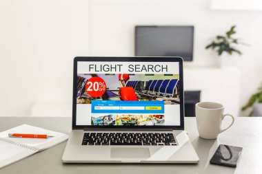 Seyahat biletleri rezervasyonları tatil biletleri rezervasyonları hava kitapları araştırma iş alanı teknolojisi başlangıç servisi artık pazarlama ekipmanları konsepti.