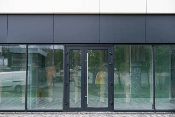 Exterior Puerta Cristal Macizo Con Exterior Del Edificio — Foto de Stock