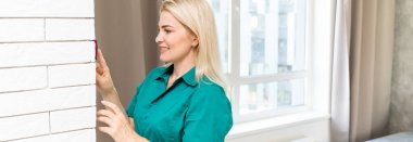 Kadın programlama sıcaklığı evde.