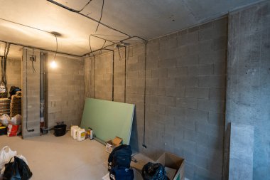 Yenileme ve inşaat sırasında daire iç.