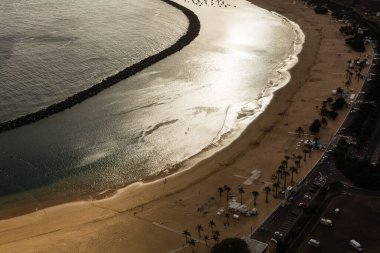 Santa Cruz de Tenerife yakınlarındaki Teresitas sahilinde Kanarya Adaları, İspanya