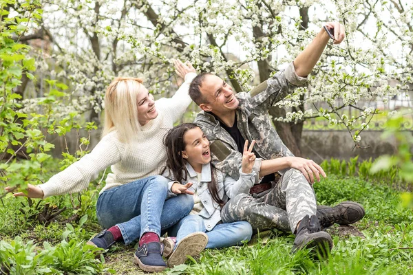 Soldado Vai Encontrar Com Sua Família Livre Feliz Reunião Pai — Fotografia de Stock