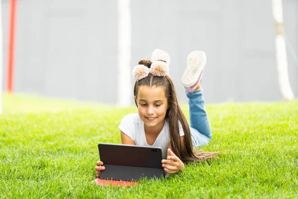 Little Girl Sitting Grass Playing Tablet — Stock Photo, Image