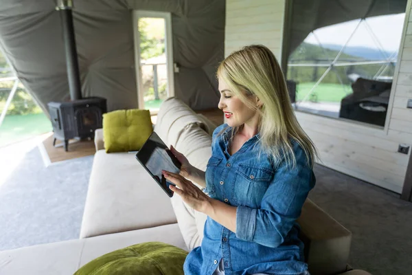 stock image Chilling gorgeous freelancer at home doing online shopping, so comfortable, design interior indoors.