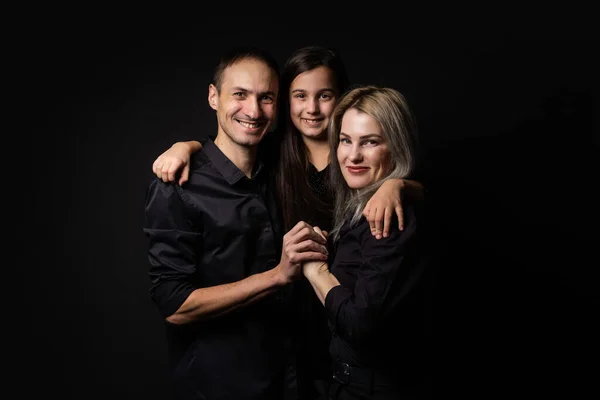 Portrait Famille Sur Fond Noir — Photo
