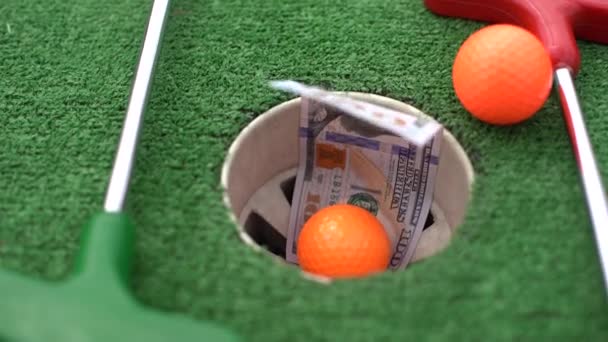 Mini Clube Golfe Bola Dinheiro Grama Artificial — Vídeo de Stock