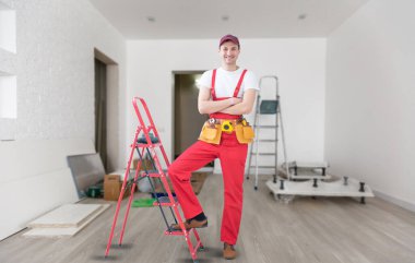 İnşaat aletleri ile tamirci. Ev yenileme arkaplanı.