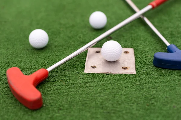 ゴルフ クラブ ボールと穴 — ストック写真