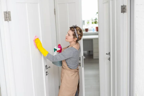 Beautiful Young Woman Makes Cleaning House Girl Rubs Dust — Stock Photo, Image