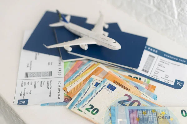 Przygotowuję Się Podróży Zakup Biletów Lotniczych Dokumenty Lotnictwo Pieniężne — Zdjęcie stockowe