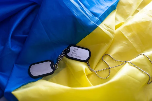 Tag Identificação Militar Bandeira Ucraniana Segundo Plano — Fotografia de Stock