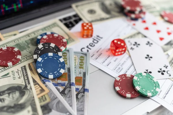 Combinación Poker Con Fichas Jugando Las Cartas Ganar Dólares Mesa — Foto de Stock
