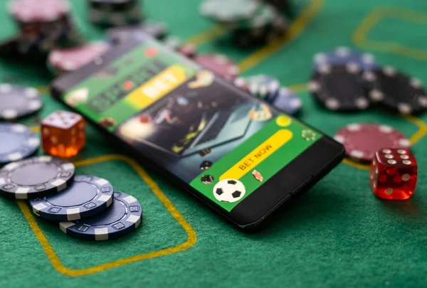 Karty Kostky Hranolky Želízka Zblízka Královský Flush Poker Zakázané Hazardní — Stock fotografie