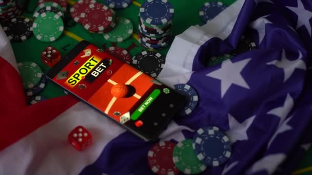 Een Casino Gokken Verenigde Staten Pokerchips Amerikaanse Vlag Blackjack Tafel — Stockvideo