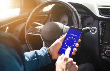 Akıllı telefon ve gezmeyi etkinleştiriyor. Tüm ekran grafikleri uydurma