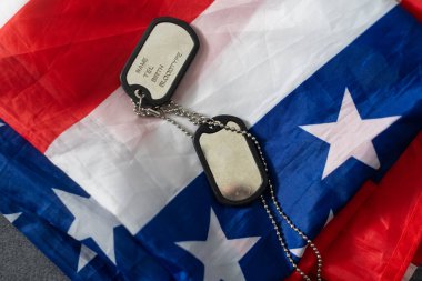 Amerikan bayrağı geçmişinde askerler belirdi