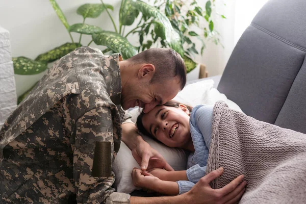 Pretty Little Girl Hugging Her Military Father — Stock Photo, Image