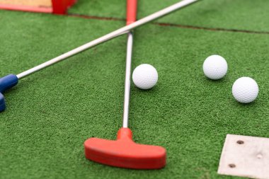 Golf Kulübü, top ve delik.