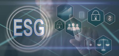 ESG Çevre Yönetimi Yatırım Yatırım Konsepti. ESG verilerini analiz et. İş sürdürülebilirliği yatırım stratejisi kavramında sanal ekranda simgeler belirir.
