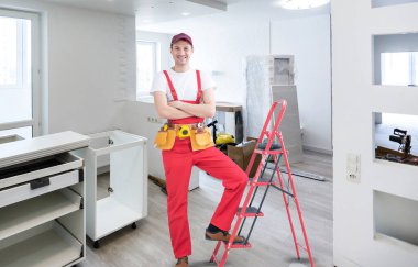 Çalışan insan tamircisinin portresi.