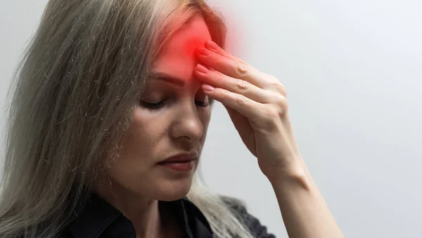 Stresli Kadın Kırmızı Benekli Migren — Stok fotoğraf