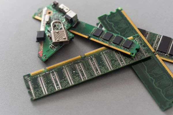 Computer Chip Locked Computer Security Conception —  Fotos de Stock