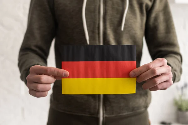 Alman Bayrağını Içeride Gösteren Bir Adam Yabancı Eğitim Almanca Öğrenme — Stok fotoğraf