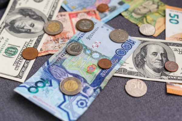 Hintergrund Aus Verschiedenen Banknoten Und Münzen Von Dollar Euro Rubel — Stockfoto