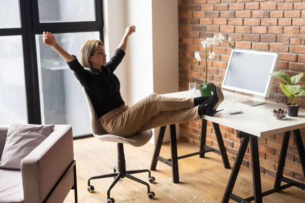 Young Happy Businesswoman Using Computer Modern Office Colleagues Stylish Beautiful — Fotografia de Stock