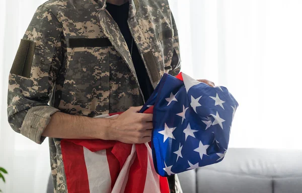 Soldado Uniforme Gorra Con Bandera Americana — Foto de Stock