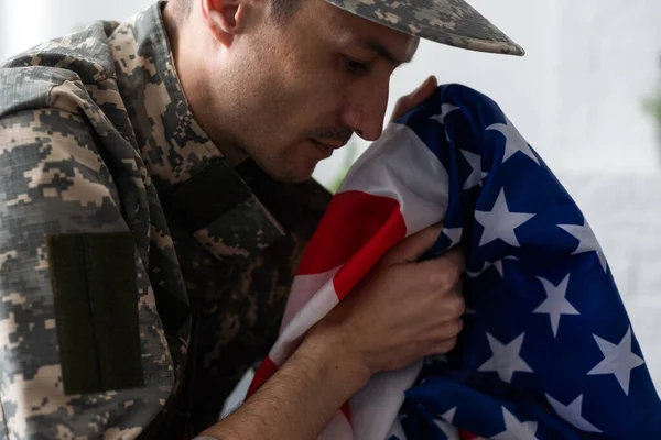 Soldier Uniform Cap Holding American Flag — Stock Photo, Image