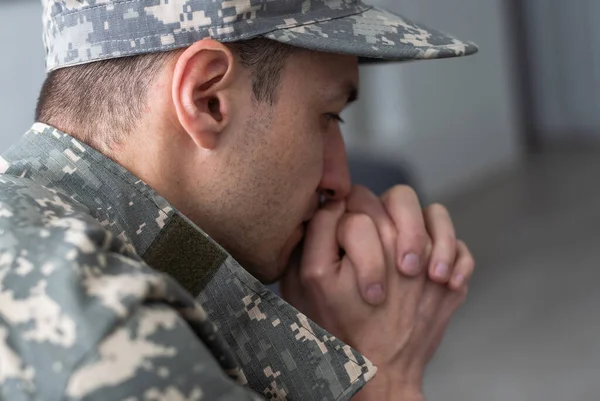 Soldado Sentado Hablando Con Terapeuta —  Fotos de Stock