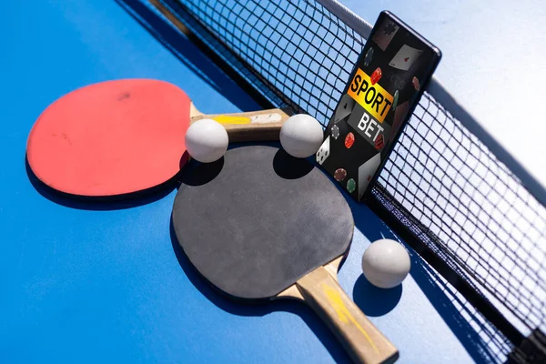 Ping Pong Ütő Okostelefon Asztalon — Stock Fotó