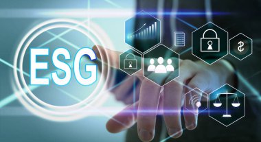 ESG Çevre Yönetimi Yatırım Yatırım Konsepti. ESG verilerini analiz et. İş sürdürülebilirliği yatırım stratejisi kavramında sanal ekranda simgeler belirir.