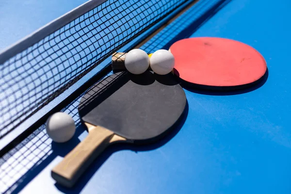 Ping Pong Ütők Labdák Kék Alapon Helyet Takarít Meg Sport — Stock Fotó