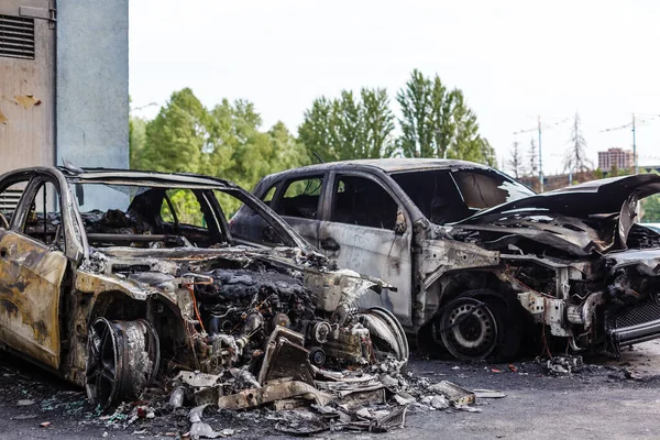 Rozbitá Spálená Auta Parkovišti Nehoda Nebo Úmyslný Vandalismus Spálené Auto — Stock fotografie