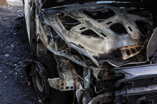 Сожженная Машина Подожгли Машины Парковке Бандитские Войны Уничтожение Пожарной Машины — стоковое фото