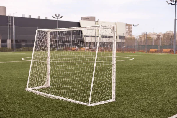 Fußball Oder Fußballtorpfosten Auf Einem Grünen Rasenplatz Einem Park Niemand — Stockfoto