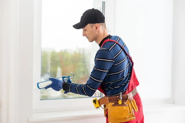 Construction Worker Sealing Window Caulk Closeup — Stock Photo, Image