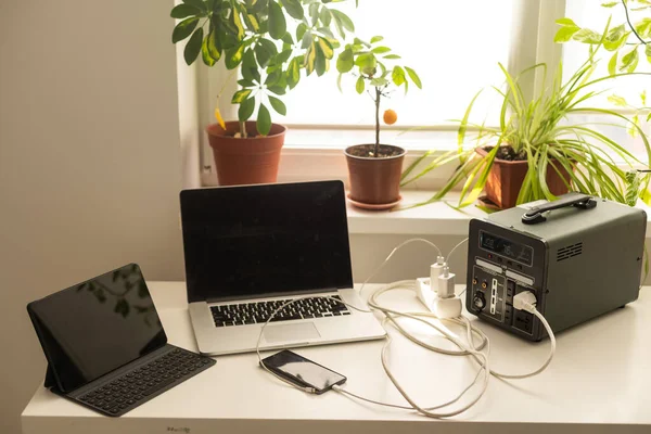 Portable Power Station Charging Tablet Computer Table Living Room — Foto Stock