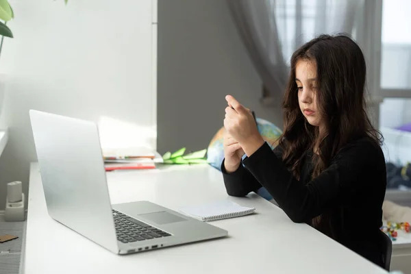 Latijnse Spaanse Meisje College Student Die Online Training Klas Laptop — Stockfoto