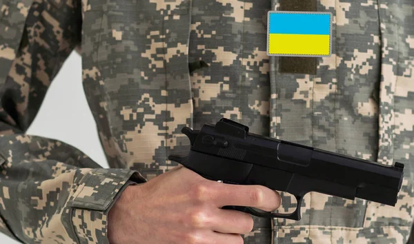 乌克兰军人带枪 — 图库照片