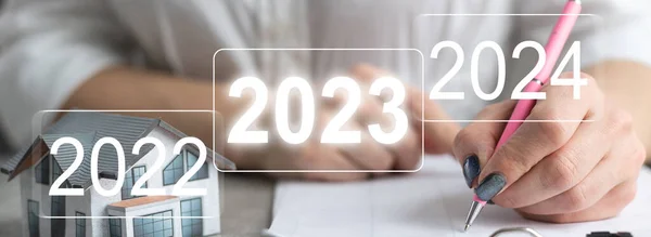 Rozwój Pomyślnego Wzrostu Gospodarczego Latach 2022 2023 2024 Biznesmen Prognoza — Zdjęcie stockowe
