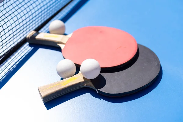 Stolní Tenis Nebo Ping Pong Rakety Míče Stole Sportovní Koncepce — Stock fotografie